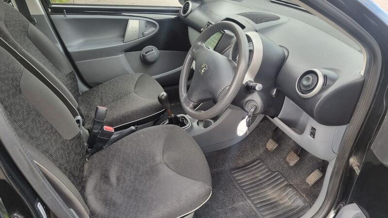 PEUGEOT 107