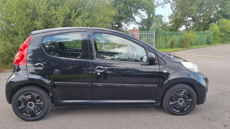 PEUGEOT 107