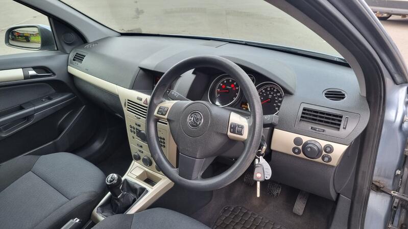 VAUXHALL ASTRA