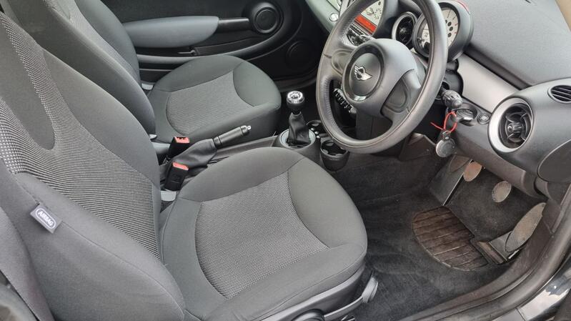 MINI HATCH