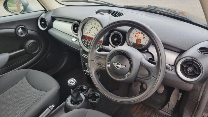 MINI HATCH