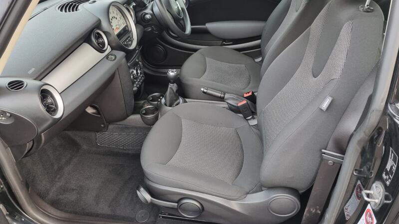 MINI HATCH