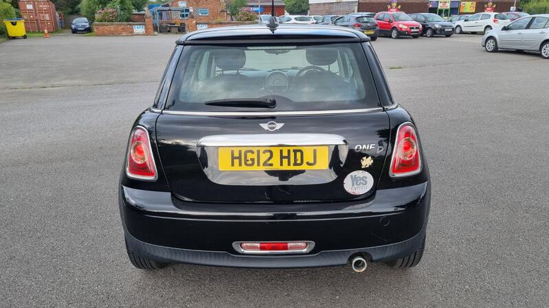 MINI HATCH