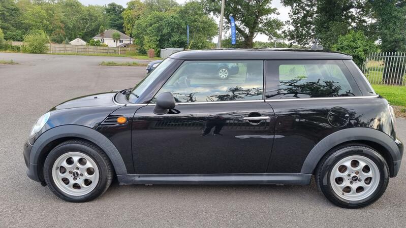 MINI HATCH